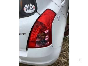 Gebruikte Achterlicht rechts Suzuki Swift (ZA/ZC/ZD1/2/3/9) 1.3 VVT 16V Prijs € 30,00 Margeregeling aangeboden door Autohandel & Demontage Weteringbrug