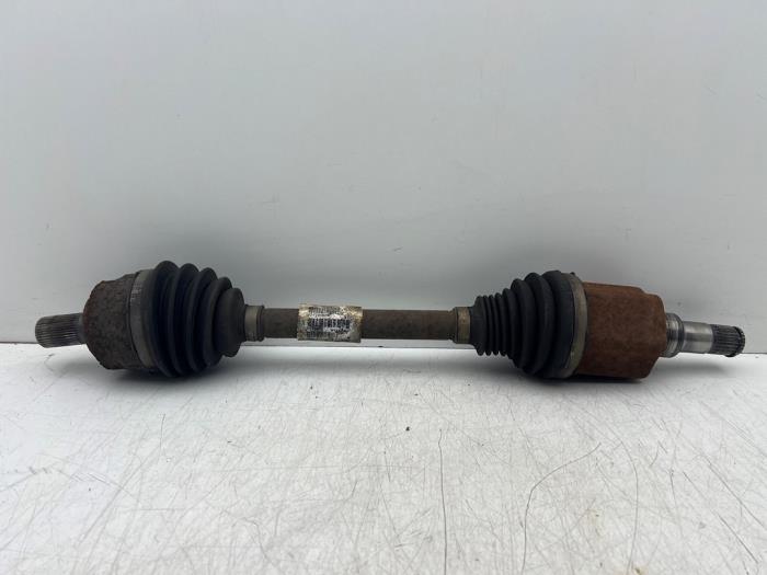 Gebruikte Aandrijfas links-voor Volvo V40 (MV) 1.6 T3 GTDi 16V Prijs € 55,00 Margeregeling aangeboden door Autohandel & Demontage Weteringbrug
