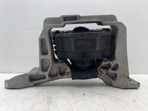 Gebruikte Motorsteun Volvo V40 (MV) 1.6 T3 GTDi 16V Prijs € 30,00 Margeregeling aangeboden door Autohandel & Demontage Weteringbrug