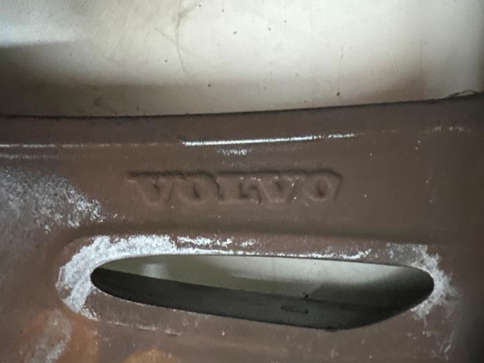 Velgen set + banden van een Volvo V40 (MV) 1.6 T2 GTDi 16V 2015