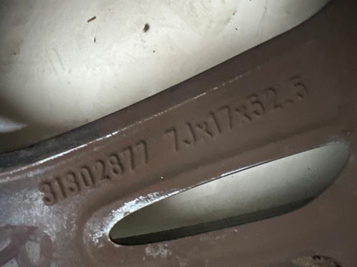 Velgen set + banden van een Volvo V40 (MV) 1.6 T2 GTDi 16V 2015