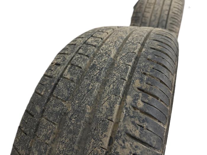 Velgen set + banden van een Volvo V40 (MV) 1.6 T2 GTDi 16V 2015