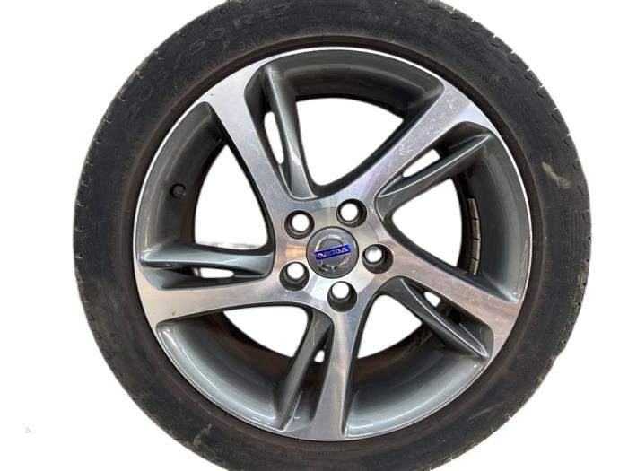 Velgen set + banden van een Volvo V40 (MV) 1.6 T2 GTDi 16V 2015
