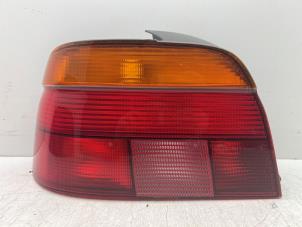 Gebruikte Achterlicht links BMW 5 serie (E39) 525 td Prijs € 20,00 Margeregeling aangeboden door Autohandel & Demontage Weteringbrug