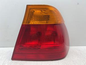 Gebruikte Achterlicht rechts BMW 3 serie (E46/4) 318i 16V Prijs € 15,00 Margeregeling aangeboden door Autohandel & Demontage Weteringbrug