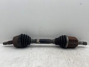 Gebruikte Aandrijfas links-voor Alfa Romeo Giulietta (940) 1.4 TB 16V MultiAir Prijs € 180,00 Margeregeling aangeboden door Autohandel & Demontage Weteringbrug