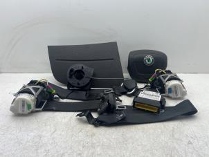 Gebruikte Airbag Set + Module Skoda Fabia II (5J) 1.2 TDI 12V Greenline Prijs € 325,00 Margeregeling aangeboden door Autohandel & Demontage Weteringbrug