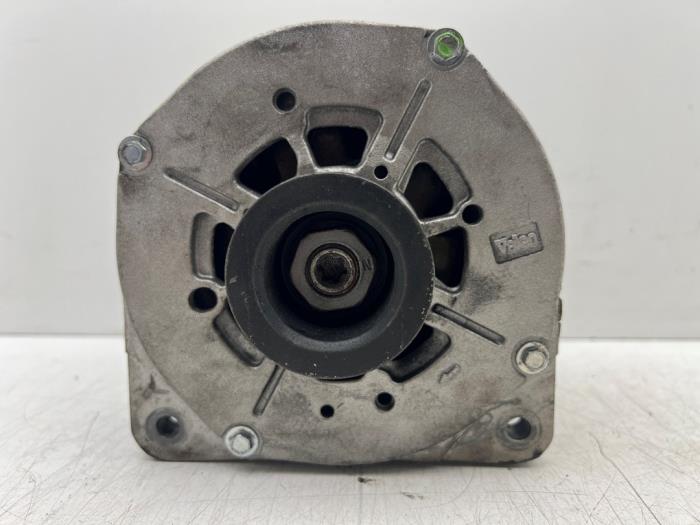 Dynamo van een Renault Espace (JK) 2.0 16V Turbo 2003