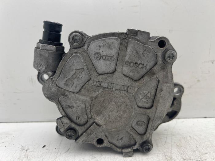 Gebruikte Brandstofpomp Mechanisch Volkswagen Caddy Combi III (2KB,2KJ) 1.6 TDI 16V Prijs € 30,00 Margeregeling aangeboden door Autohandel & Demontage Weteringbrug