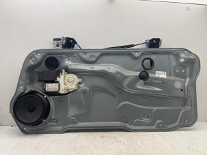 Gebruikte Ruitmechaniek 2Deurs rechts-voor Volkswagen Golf IV (1J1) 1.6 Prijs € 30,00 Margeregeling aangeboden door Autohandel & Demontage Weteringbrug