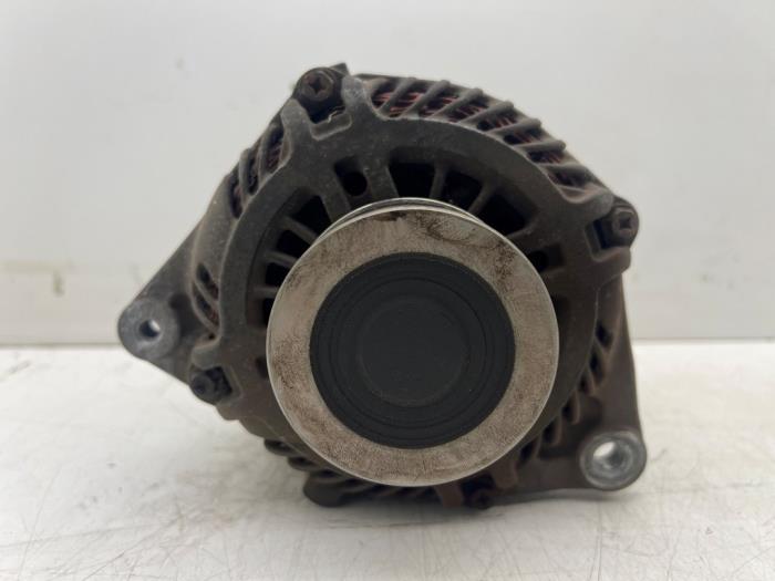Alternator van een Nissan Navara (D40) 2.5 dCi 16V 4x4 2006