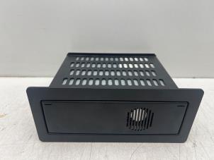 Gebruikte TV tuner Audi A4 Cabrio (B7) 1.8 T 20V Prijs € 55,00 Margeregeling aangeboden door Autohandel & Demontage Weteringbrug