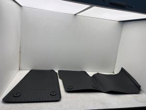 Gebruikte Matten Set Ford Transit Custom 2.2 TDCi 16V Prijs € 85,00 Margeregeling aangeboden door Autohandel & Demontage Weteringbrug