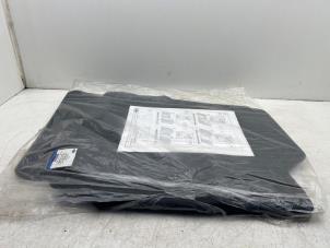 Gebruikte Matten Set Ford Transit Custom 2.2 TDCi 16V Prijs € 85,00 Margeregeling aangeboden door Autohandel & Demontage Weteringbrug