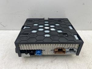 Gebruikte Radio module Opel Karl 1.0 12V Prijs € 150,00 Margeregeling aangeboden door Autohandel & Demontage Weteringbrug