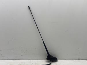 Gebruikte Antenne Peugeot 208 I (CA/CC/CK/CL) 1.2 Vti 12V PureTech 82 Prijs € 15,00 Margeregeling aangeboden door Autohandel & Demontage Weteringbrug