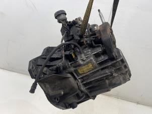 Gebruikte Versnellingsbak Renault Master II (FD/HD) 2.5 dCi 16V 100 Prijs € 1.500,00 Margeregeling aangeboden door Autohandel & Demontage Weteringbrug