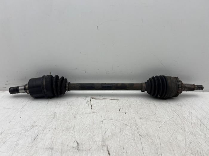 Gebruikte Steekas links-voor Suzuki Swift (ZA/ZC/ZD1/2/3/9) 1.3 VVT 16V Prijs € 30,00 Margeregeling aangeboden door Autohandel & Demontage Weteringbrug
