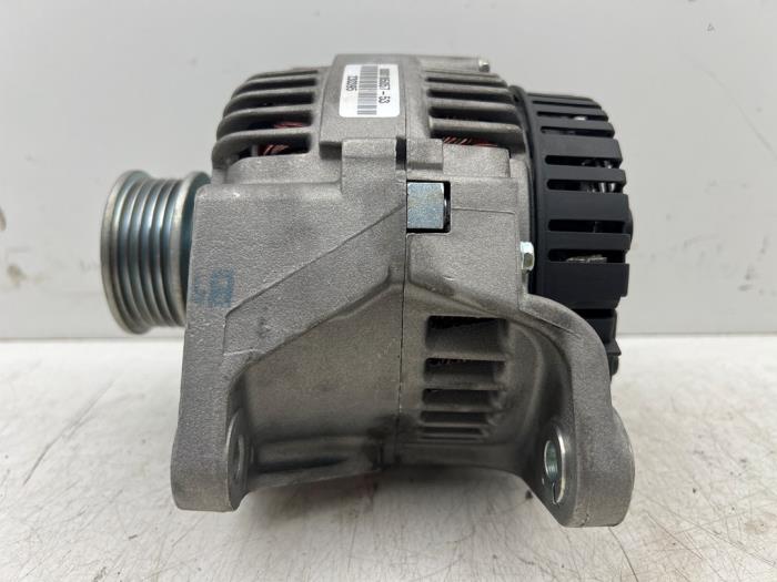Gebruikte Dynamo Audi A4 (B5) 1.6 Prijs € 50,00 Margeregeling aangeboden door Autohandel & Demontage Weteringbrug