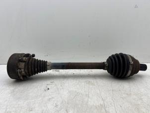 Gebruikte Homokineetas links-voor Volkswagen Caddy III (2KA,2KH,2CA,2CH) 2.0 SDI Prijs € 40,00 Margeregeling aangeboden door Autohandel & Demontage Weteringbrug