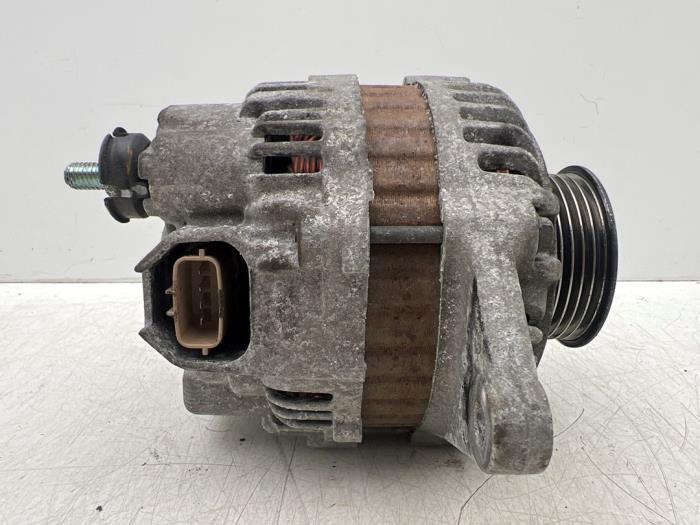 Gebruikte Dynamo Mitsubishi Colt (Z2/Z3) 1.1 12V Prijs € 30,00 Margeregeling aangeboden door Autohandel & Demontage Weteringbrug