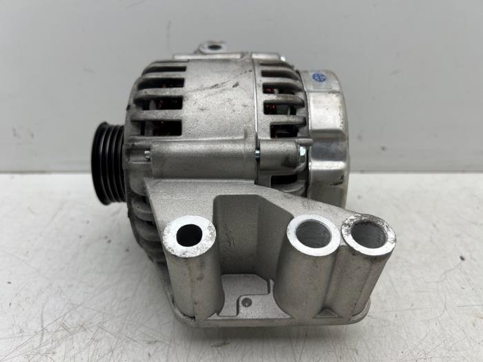 Gebruikte Dynamo Ford Fiesta 5 (JD/JH) 1.3 Prijs € 50,00 Margeregeling aangeboden door Autohandel & Demontage Weteringbrug