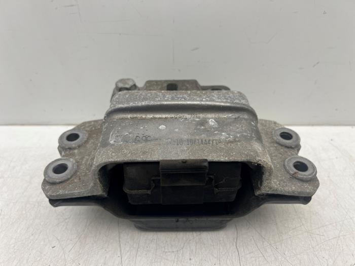 Gebruikte Versnellingsbak Steun Seat Leon (1P1) 1.2 TSI Prijs € 15,00 Margeregeling aangeboden door Autohandel & Demontage Weteringbrug