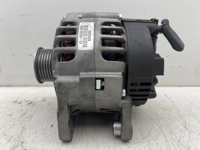 Gebruikte Dynamo Volkswagen Polo IV (9N1/2/3) 1.2 12V Prijs € 45,00 Margeregeling aangeboden door Autohandel & Demontage Weteringbrug