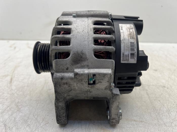 Gebruikte Dynamo Volkswagen Polo IV (9N1/2/3) 1.2 12V Prijs € 50,00 Margeregeling aangeboden door Autohandel & Demontage Weteringbrug