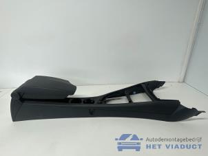 Gebruikte Middenconsoles BMW 1 serie (E81) 118i 16V Prijs € 120,00 Margeregeling aangeboden door Het Viaduct