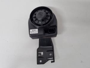 Gebruikte Alarm sirene BMW 3 serie (E46/4) 325i 24V Prijs € 25,00 Margeregeling aangeboden door Het Viaduct