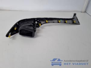 Gebruikte Luchtrooster Dashboard Hyundai i30 (GDHB5) 1.4 16V Prijs € 65,00 Margeregeling aangeboden door Het Viaduct