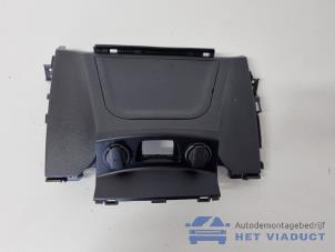 Gebruikte Dashboard deel Hyundai i30 (GDHB5) 1.4 16V Prijs € 50,00 Margeregeling aangeboden door Het Viaduct
