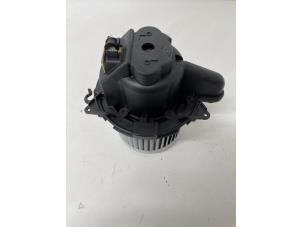 Gebruikte Kachel Ventilatiemotor Dacia Dokker (0S) 1.6 LPG Prijs € 55,00 Margeregeling aangeboden door Het Viaduct