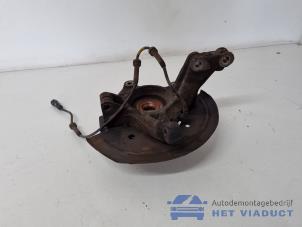 Gebruikte Fusee houder rechts-voor Dacia Dokker (0S) 1.6 LPG Prijs € 95,00 Margeregeling aangeboden door Het Viaduct