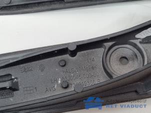 Gebruikte Dakrail set Dacia Dokker (0S) 1.6 LPG Prijs € 175,00 Margeregeling aangeboden door Het Viaduct