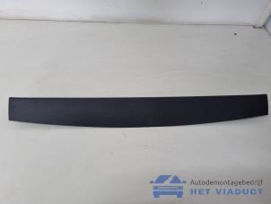 Gebruikte Afdekplaat diversen Kia Niro I (DE) E-Niro 64 kWh Prijs € 50,00 Margeregeling aangeboden door Het Viaduct