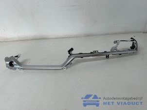 Gebruikte Dashboard deel Kia Niro I (DE) E-Niro 64 kWh Prijs € 100,00 Margeregeling aangeboden door Het Viaduct