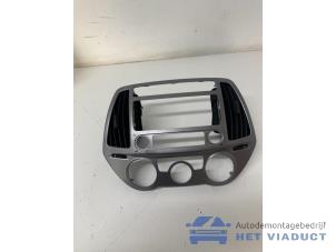 Gebruikte Luchtrooster Dashboard Hyundai i20 1.2i 16V Prijs € 30,00 Margeregeling aangeboden door Het Viaduct