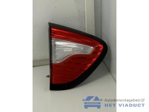 Gebruikte Reflector achterklep links Renault Captur (2R) 0.9 Energy TCE 12V Prijs € 35,00 Margeregeling aangeboden door Het Viaduct