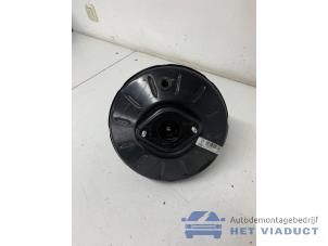 Gebruikte Rembekrachtiger Renault Captur (2R) 0.9 Energy TCE 12V Prijs € 40,00 Margeregeling aangeboden door Het Viaduct