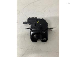 Gebruikte Slotmechaniek Achterklep Renault Twingo III (AH) 1.0 SCe 70 12V Prijs € 40,00 Margeregeling aangeboden door Het Viaduct