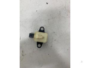 Gebruikte Airbag Sensor Volkswagen Up! (121) 1.0 12V EcoFuel Prijs € 15,00 Margeregeling aangeboden door Het Viaduct