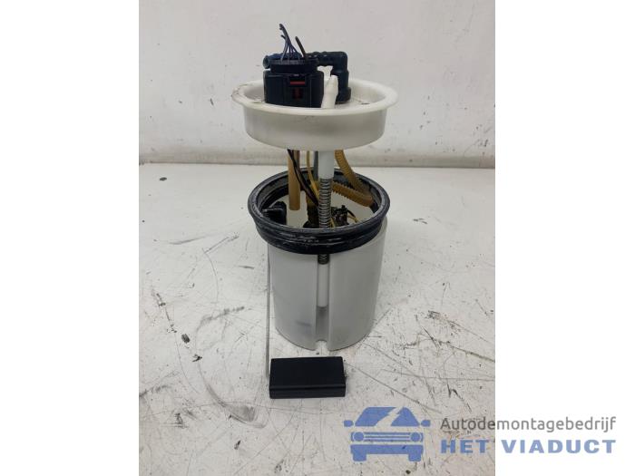 Gebruikte Benzinepomp Volkswagen Polo V (6R) 1.0 12V BlueMotion Technology Prijs € 60,00 Margeregeling aangeboden door Het Viaduct