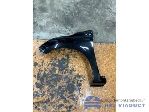 Gebruikte Scherm links-voor Renault Clio IV (5R) 0.9 Energy TCE 90 12V Prijs € 200,00 Margeregeling aangeboden door Het Viaduct