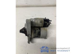 Gebruikte Startmotor Renault Clio IV (5R) 0.9 Energy TCE 90 12V Prijs € 40,00 Margeregeling aangeboden door Het Viaduct