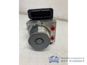 Gebruikte ABS Pomp Renault Kadjar (RFEH) 1.2 Energy TCE 130 Prijs € 220,00 Margeregeling aangeboden door Het Viaduct