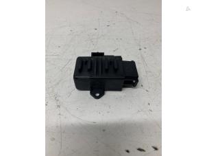 Gebruikte Stoelverwarmings module Volkswagen Polo VI (AW1) 1.6 TDI 16V 95 Prijs € 25,00 Margeregeling aangeboden door Het Viaduct