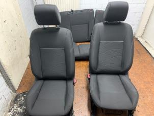 Gebruikte Bekleding Set (compleet) Ford Fiesta 6 (JA8) 1.0 EcoBoost 12V 100 Prijs € 150,00 Margeregeling aangeboden door Het Viaduct