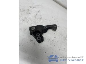 Gebruikte Versnellingsbak Steun Volkswagen Polo V (6R) 1.2 TSI 16V BlueMotion Technology Prijs € 25,00 Margeregeling aangeboden door Het Viaduct